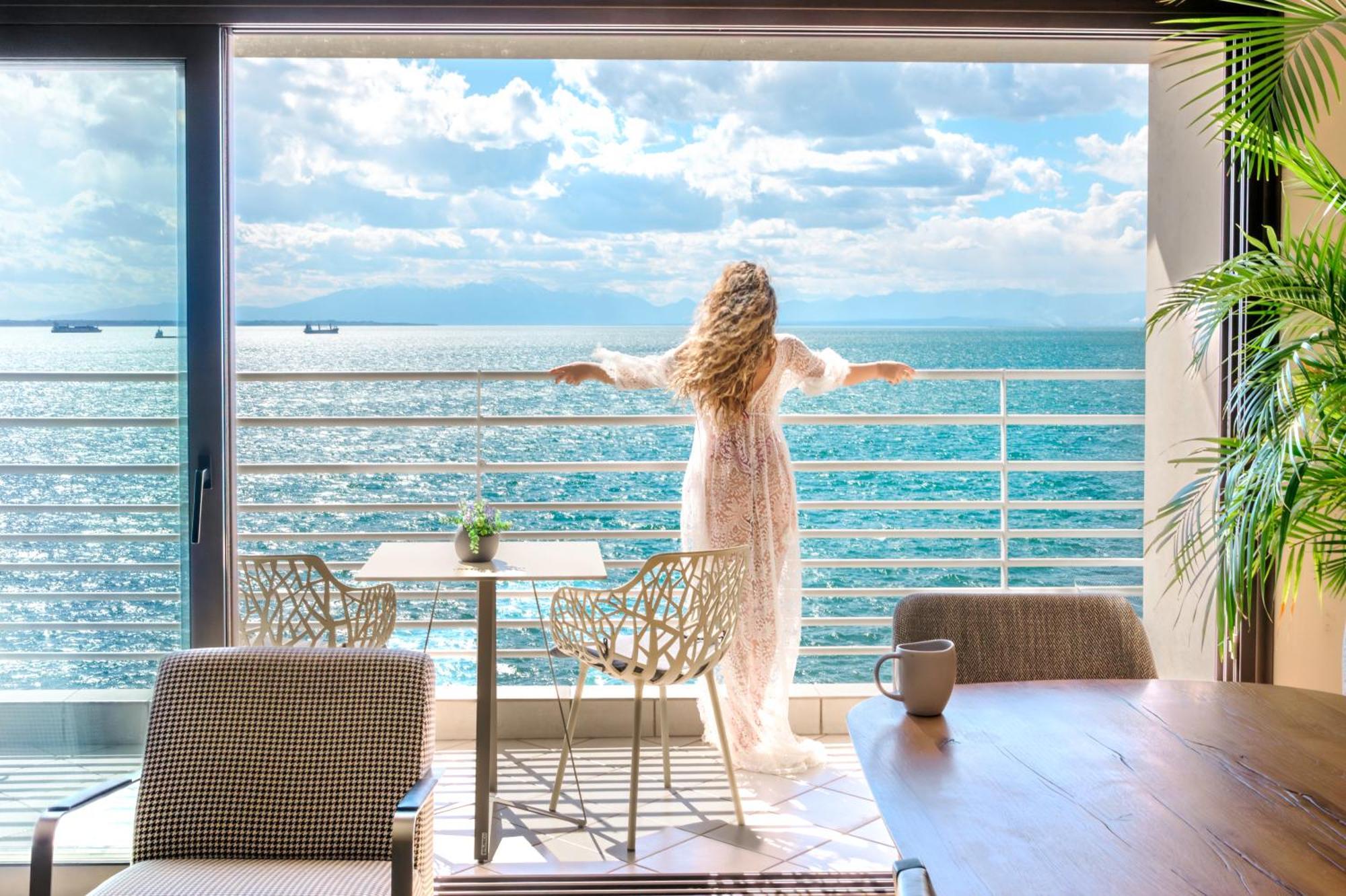 Iconic Salonica Suite Seafront Buitenkant foto